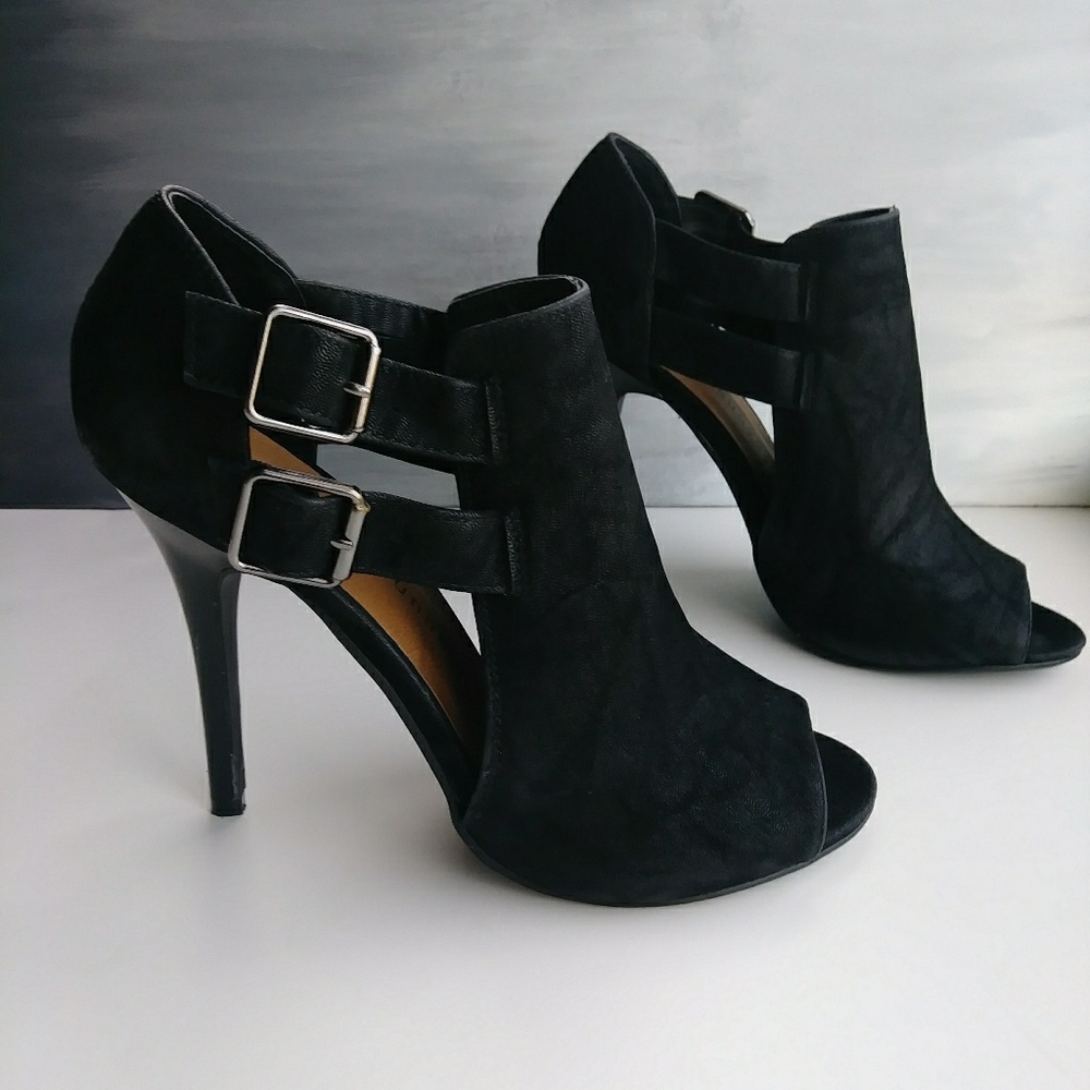 Excellent Condition Chinese Laundry Peep toe